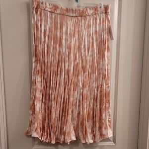 Chic Pleated Midi Skirt in Pink and White